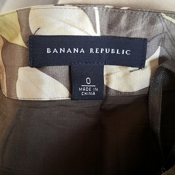 Beautiful Silk Banana Republic Skirt size 0(fits6) - Picture 6 of 8